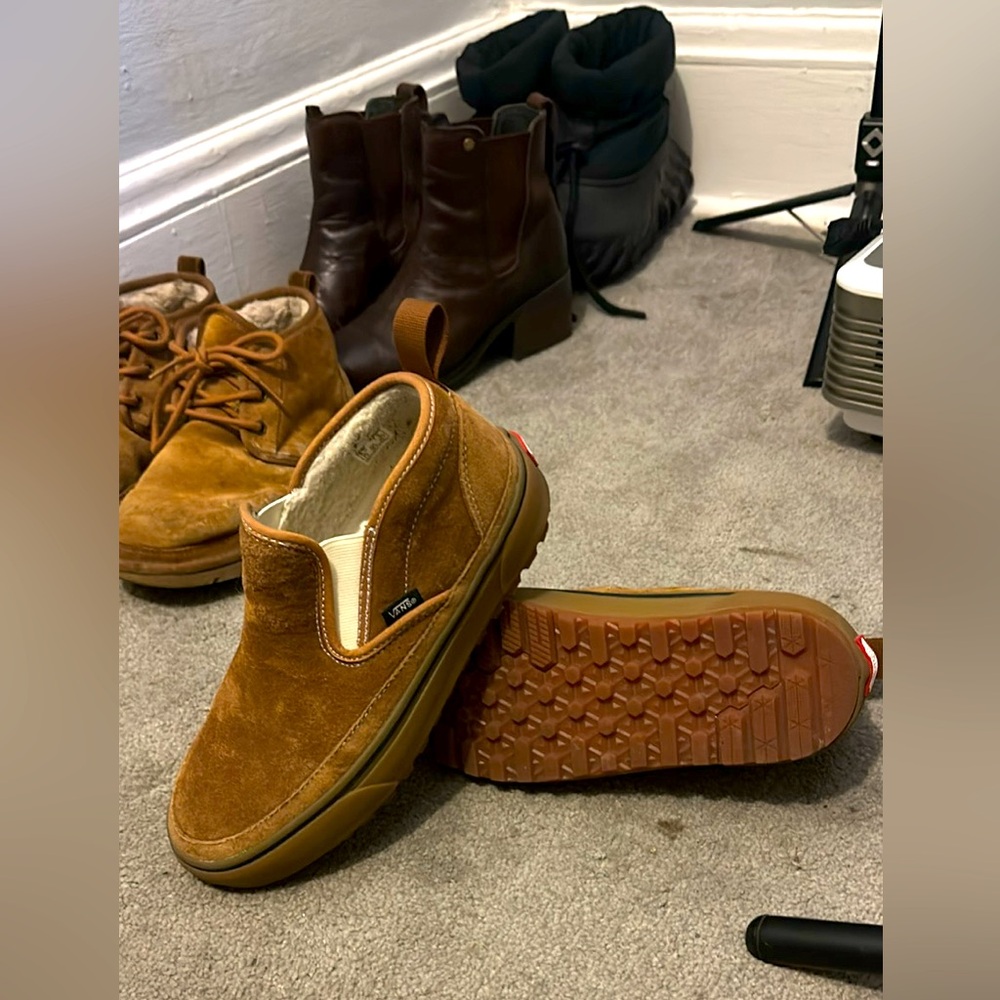 TAN LOWTOP VAN BOOTS. TRADES OBO